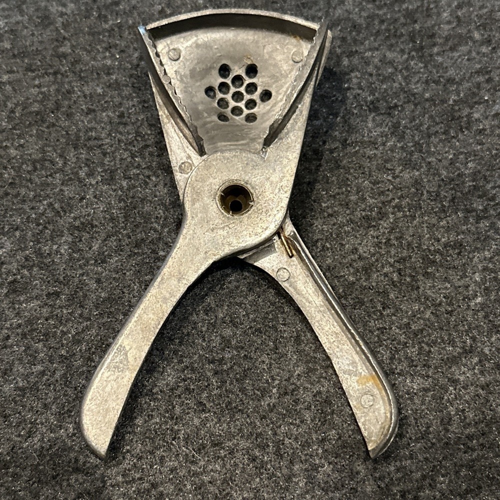 Irvin Ware Aluminum Hand Held Lemon Citrus Strainer Squeezer MADE IN USA Vintage